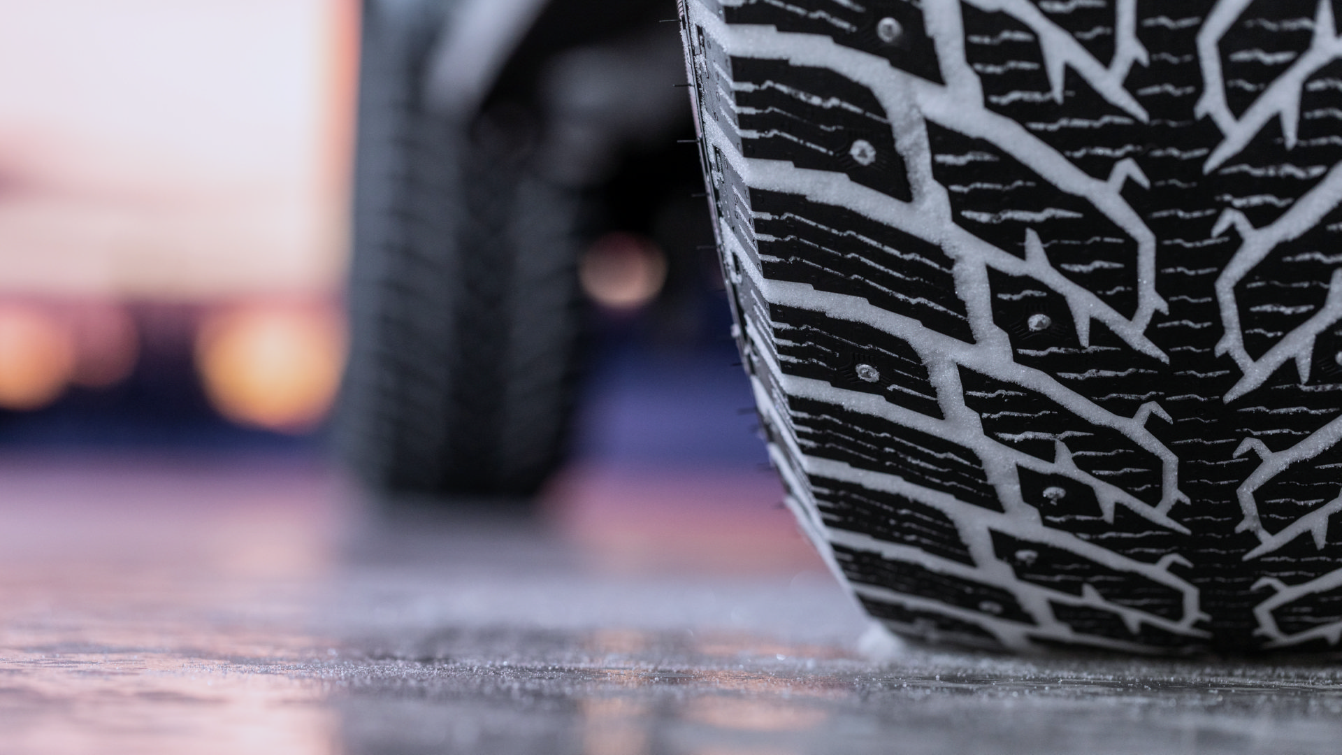 Какие шины лучше на зиму: зимние шипованные шины или «липучка»