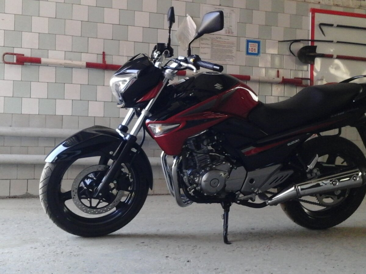 Тест-драйв мотоцикла Suzuki GSR250 (GW250)
