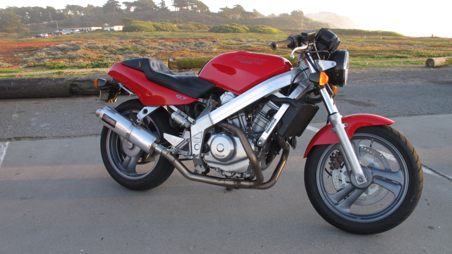 Мотоцикл хонда vt 250- один из наиболее старых дорожных классиков