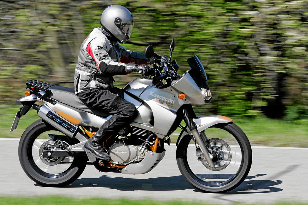 Универсальный мотоцикл: ямаха серов 250