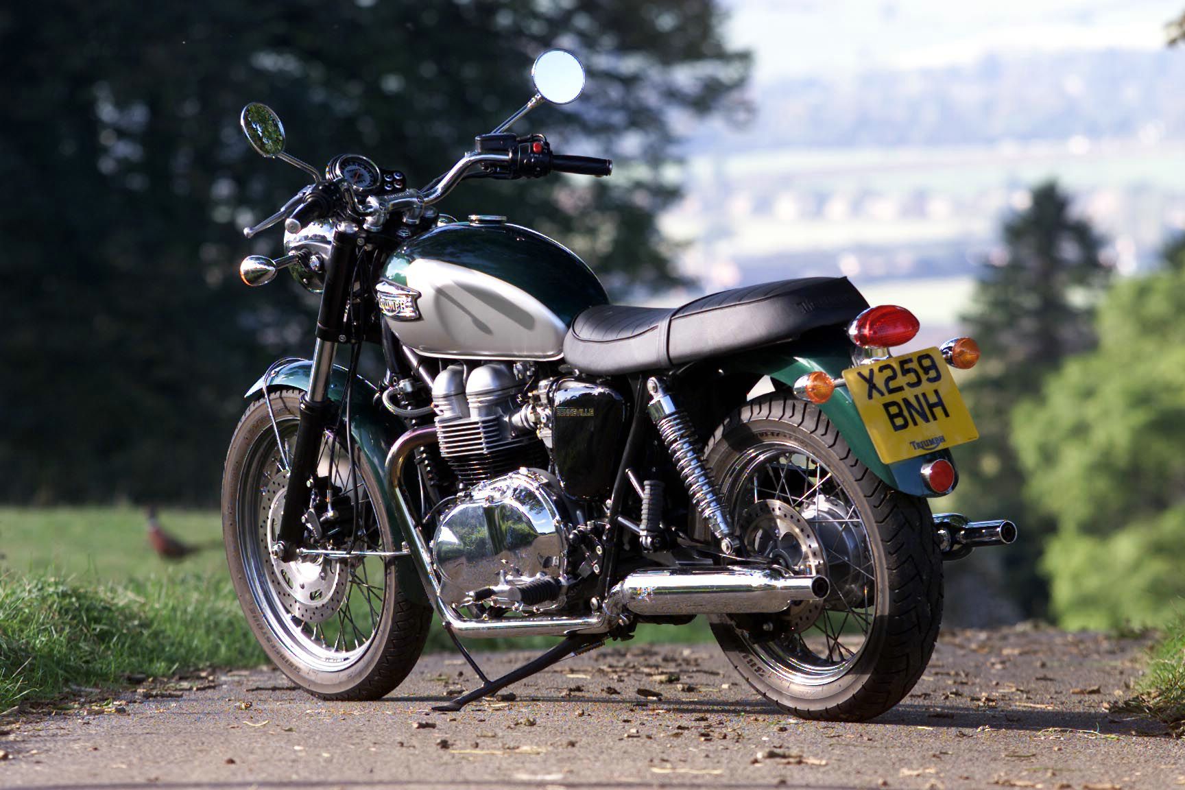 Kawasaki w650 и triumph bonneville t100