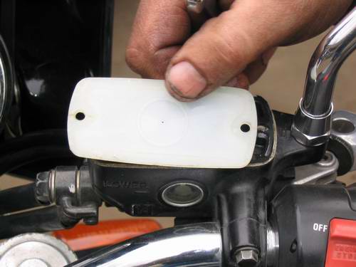 Замена тормозной жидкости мотоцикла на примере honda cb600 hornet. | путешествия на мотоцикле и не только