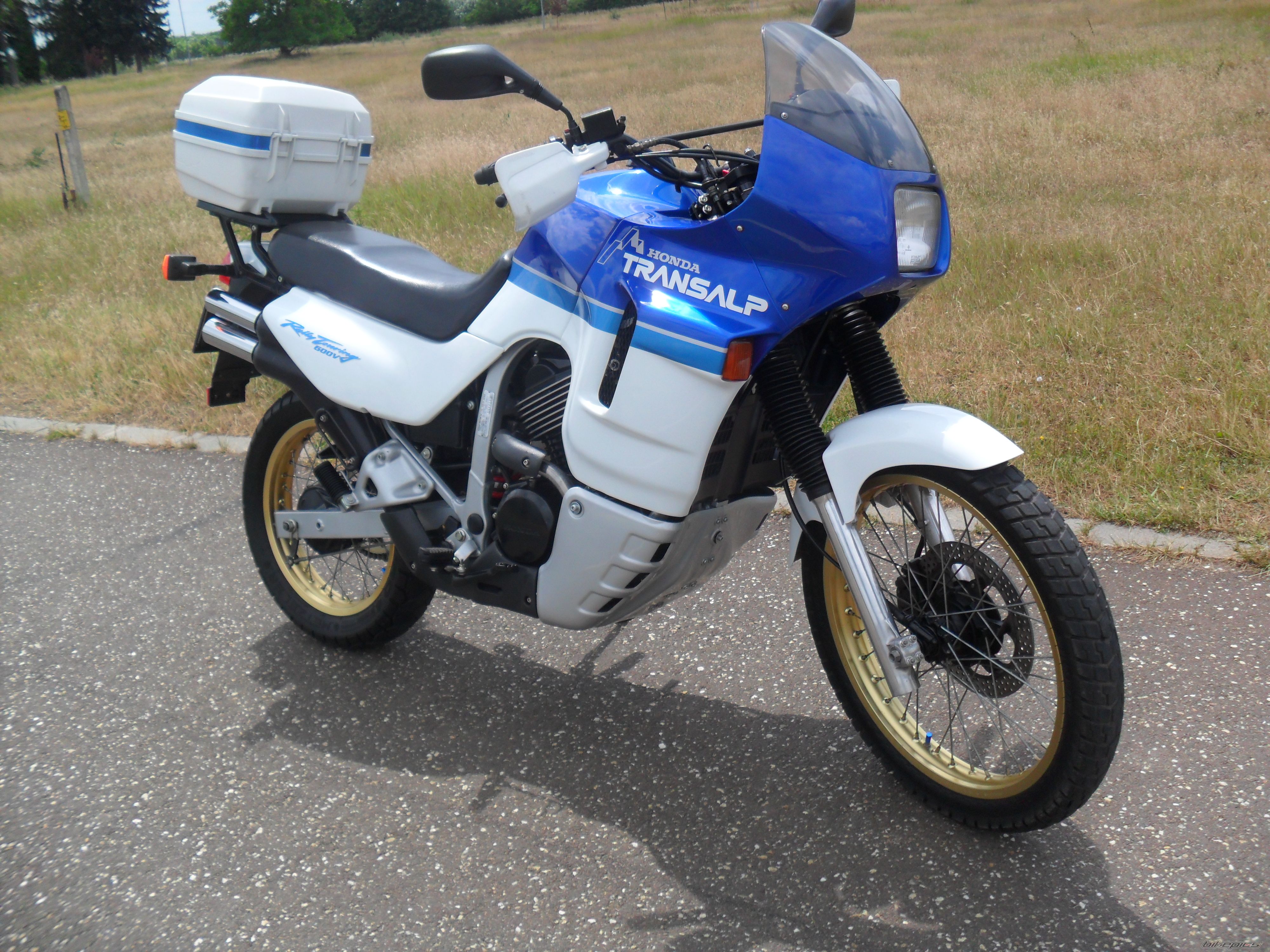 Обзор мотоцикла honda xl 400 v transalp — bikeswiki - энциклопедия японских мотоциклов